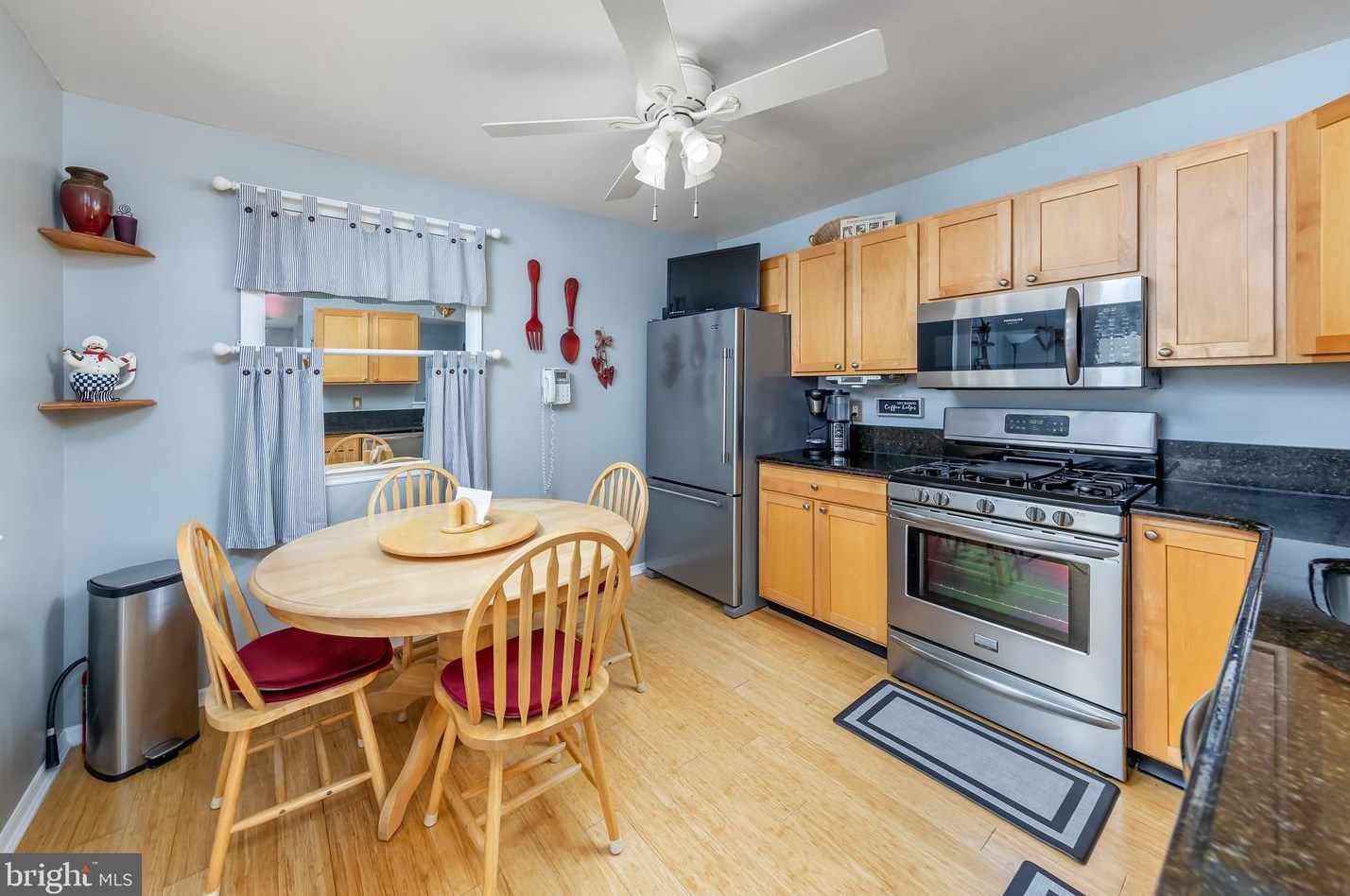 801 May Ave, West Deptford NJ 08096-4748 exterior