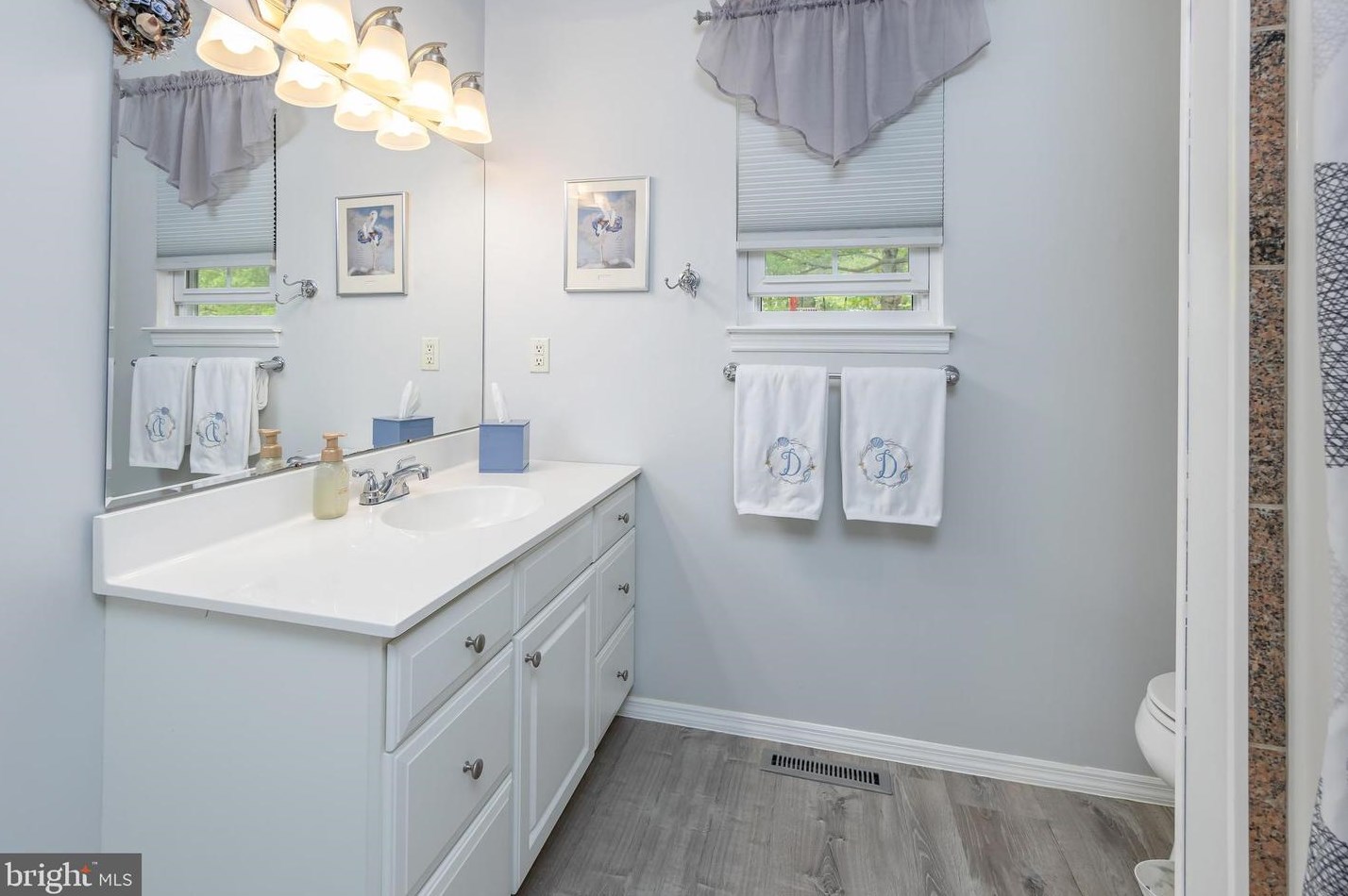 801 May Ave, West Deptford NJ 08096-4748 exterior