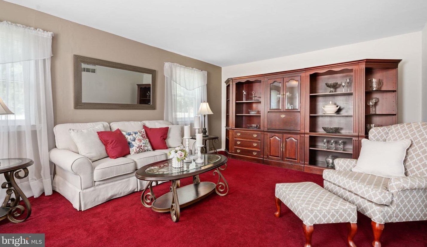 112 Cranford Ct, West Deptford NJ 08096-4200 exterior