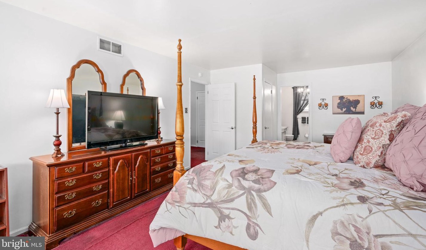 112 Cranford Ct, West Deptford NJ 08096-4200 exterior