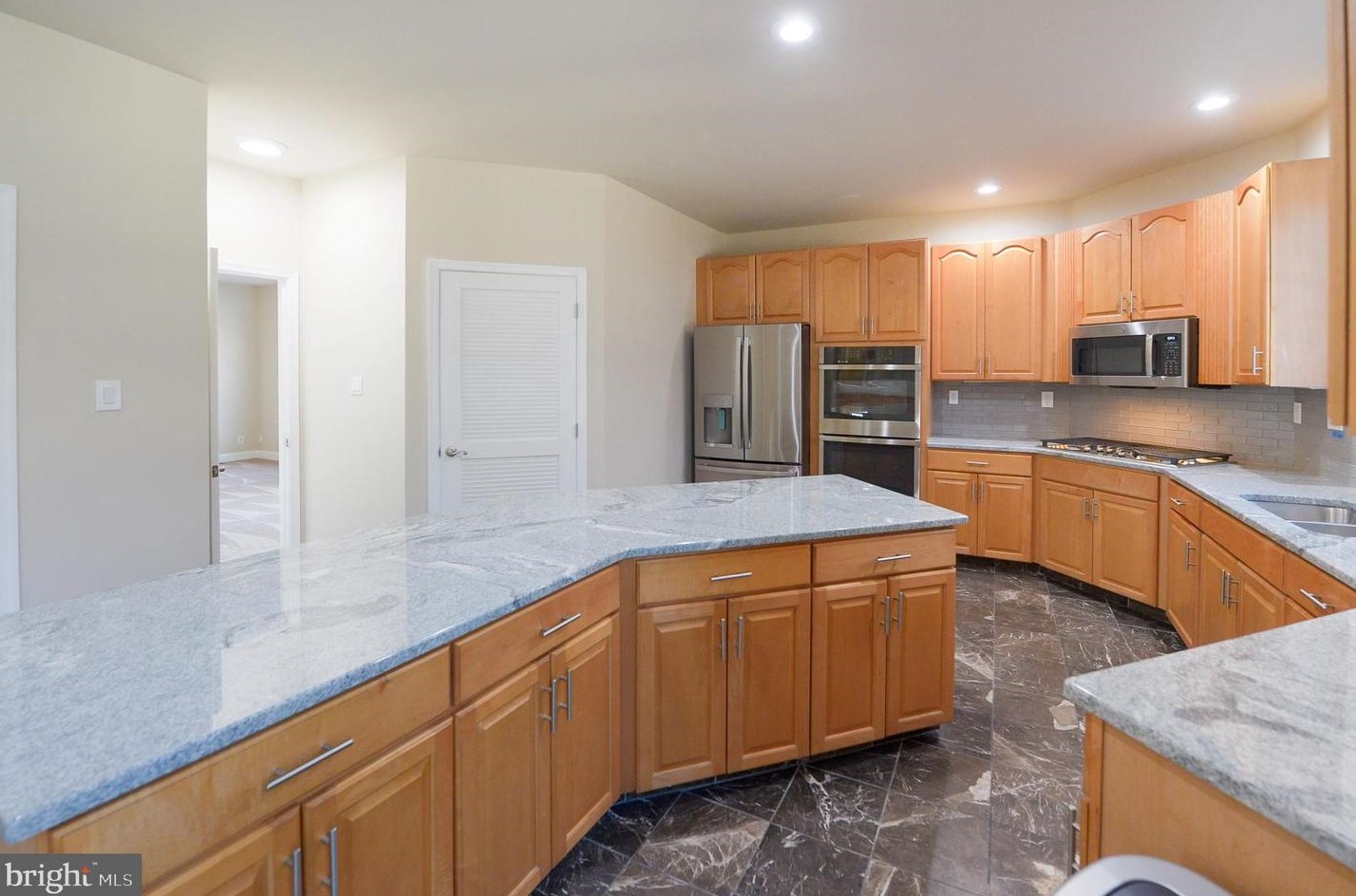 246 Sickle Ln, West Deptford NJ  08096-3746 exterior