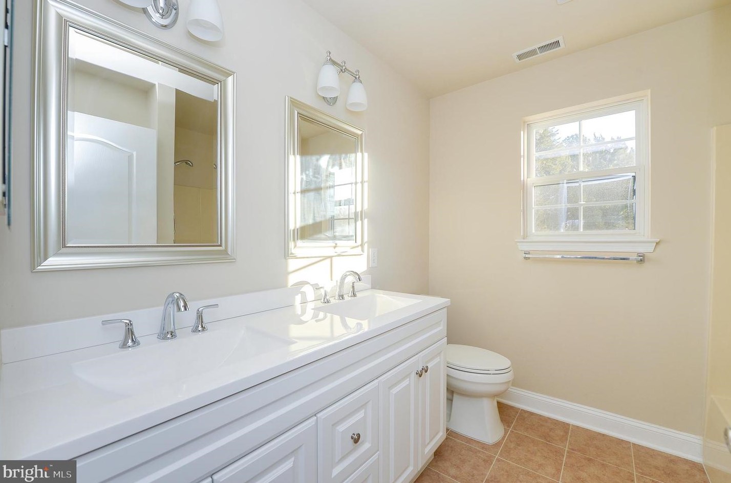 246 Sickle Ln, West Deptford NJ  08096-3746 exterior