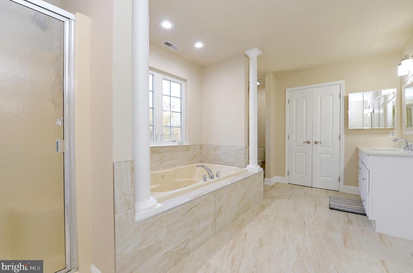 246 Sickle Ln, West Deptford NJ  08096-3746 exterior