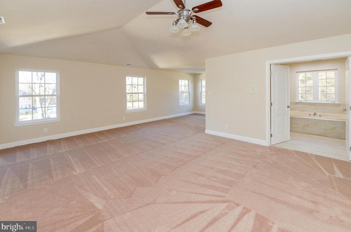 246 Sickle Ln, West Deptford NJ  08096-3746 exterior