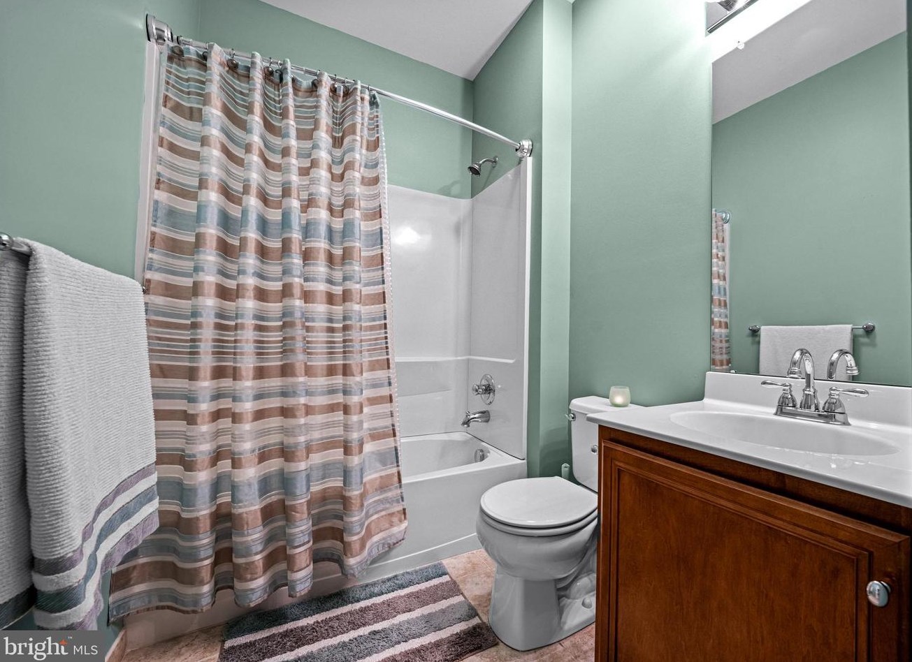 319 Grande Blvd, Aura NJ  08028-3243 exterior