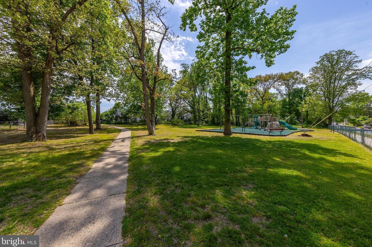 1 Lauderdale Rd, West Deptford NJ 08096-3938 exterior