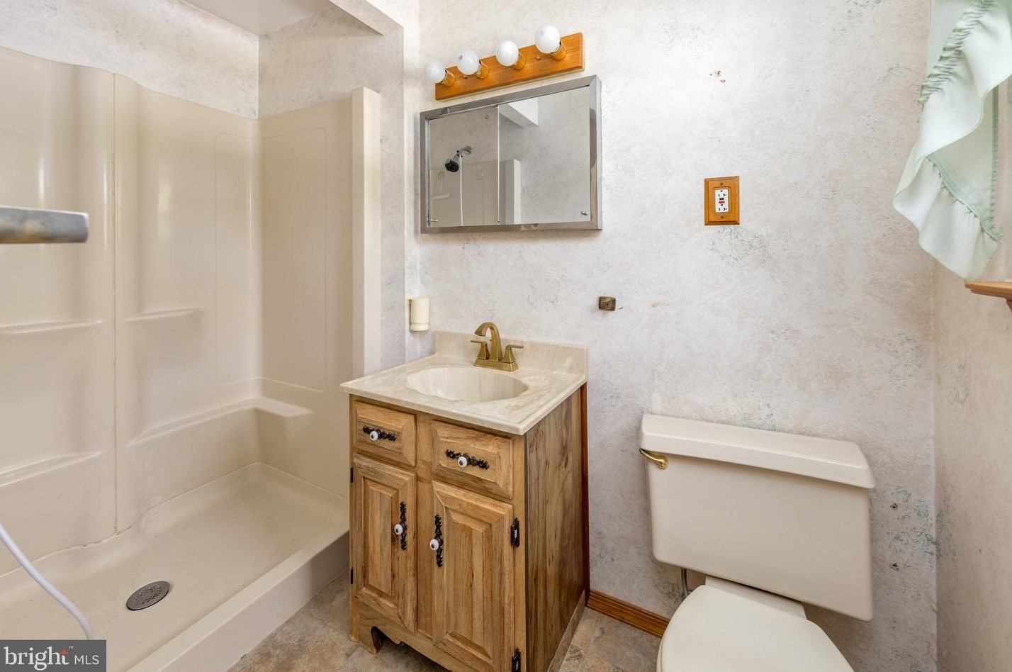 1 Lauderdale Rd, West Deptford NJ 08096-3938 exterior