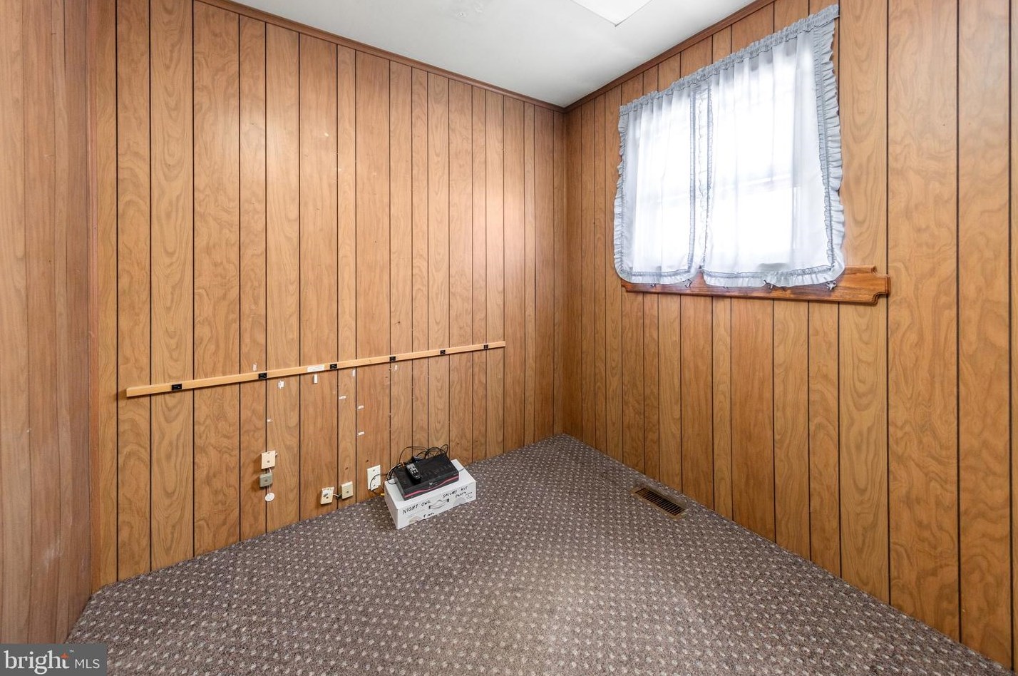 1 Lauderdale Rd, West Deptford NJ 08096-3938 exterior