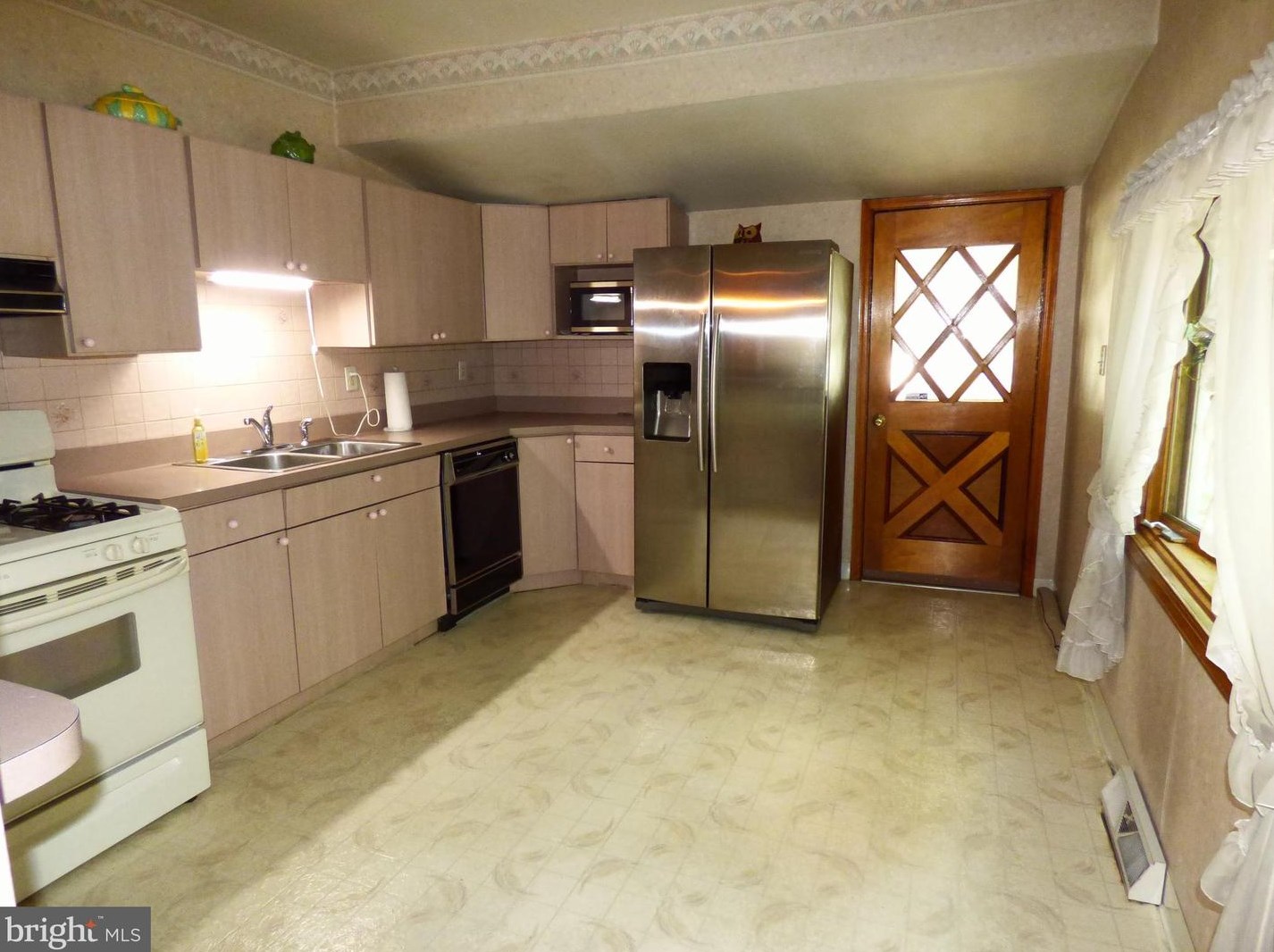 141 Delsea Dr, West Deptford NJ  08093-1222 exterior