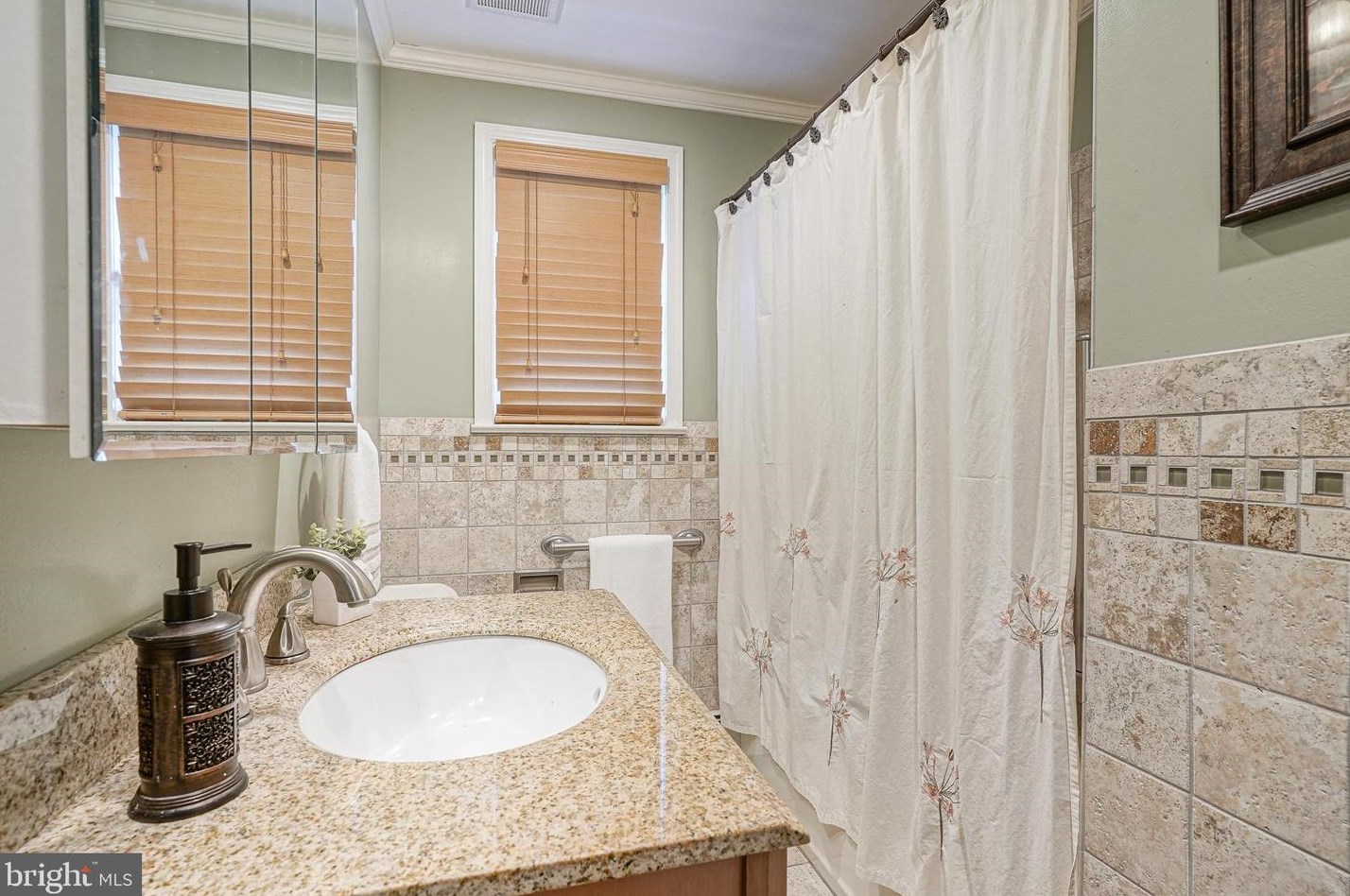 405 Red Bank Ave, West Deptford NJ 08063-1435 exterior