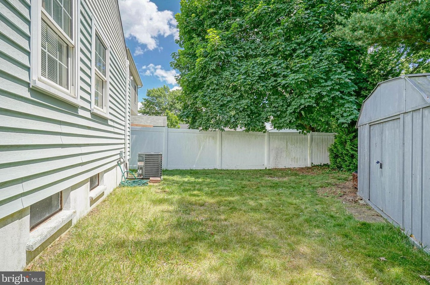 405 Red Bank Ave, West Deptford NJ 08063-1435 exterior