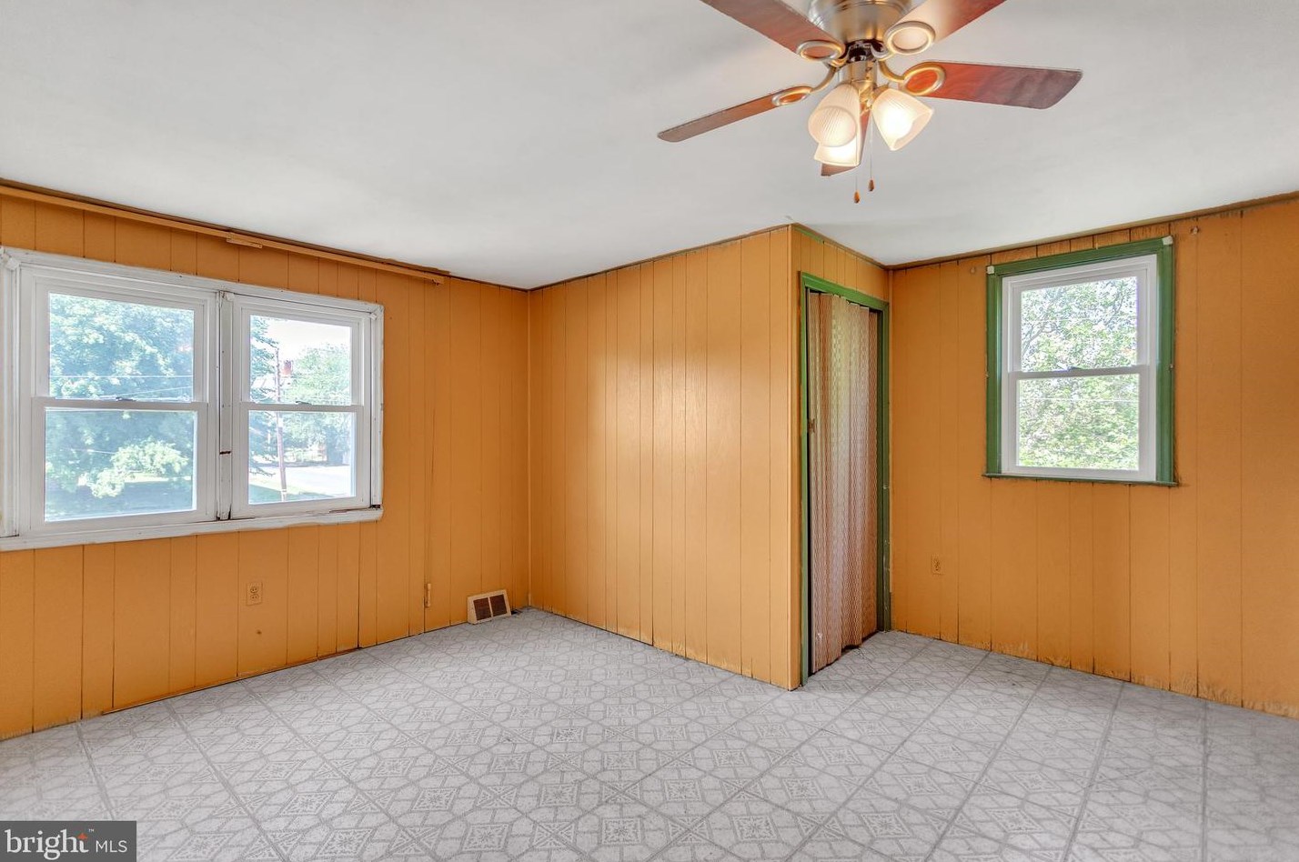 301 Columbia Blvd, West Deptford NJ 08063-1013 exterior