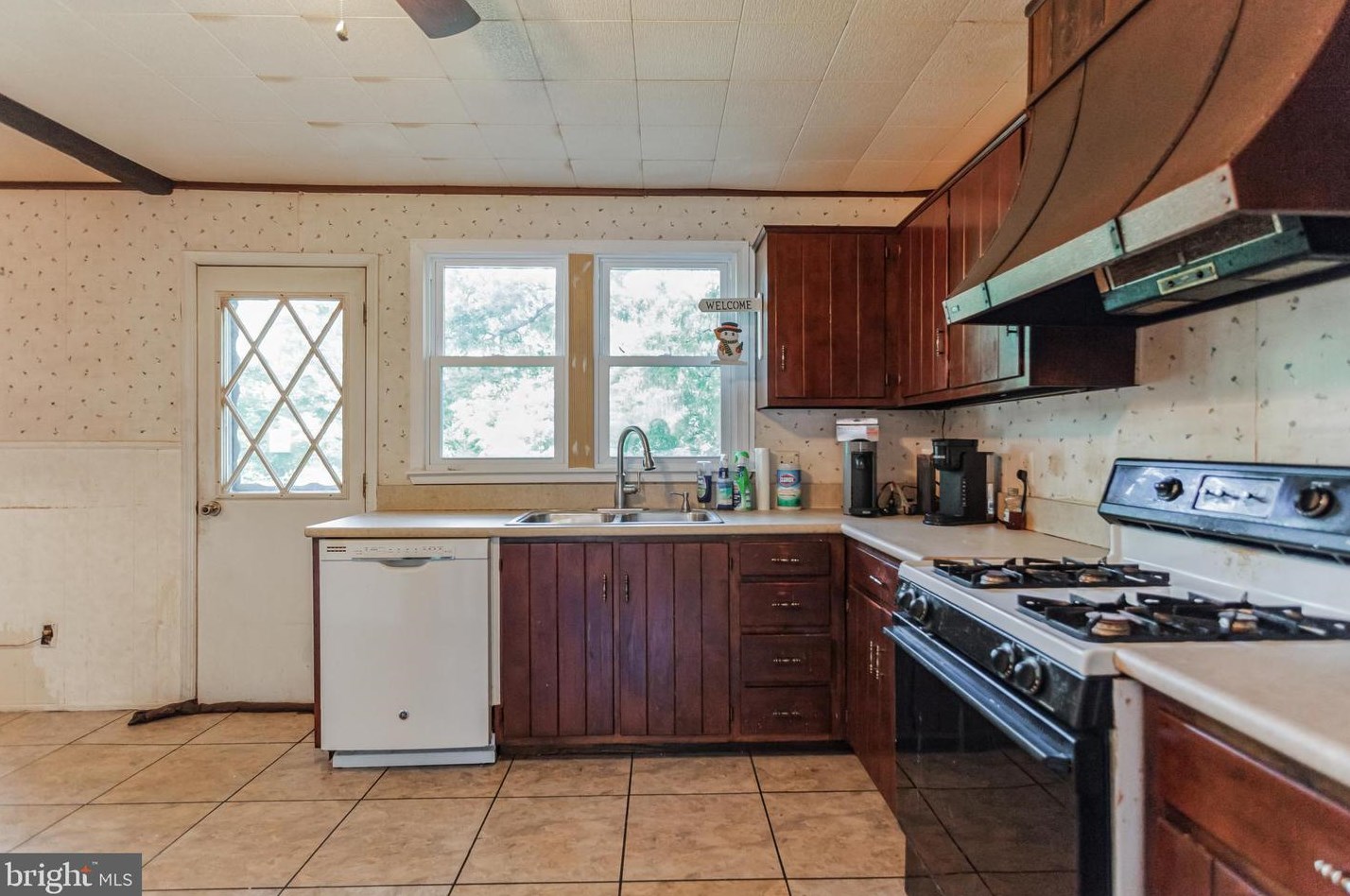 301 Columbia Blvd, West Deptford NJ 08063-1013 exterior