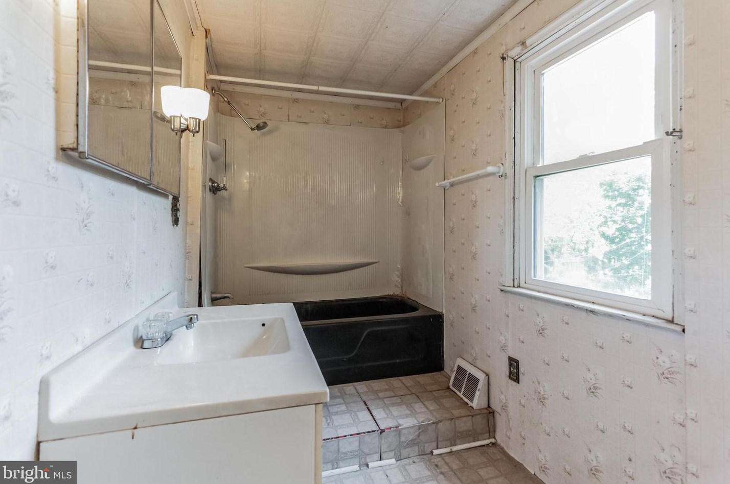 301 Columbia Blvd, West Deptford NJ 08063-1013 exterior