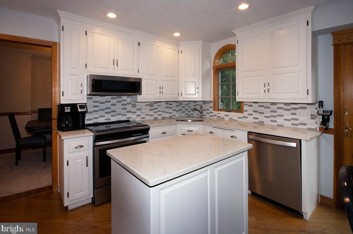 831 Canal St, Blenheim NJ 08012-1033 exterior