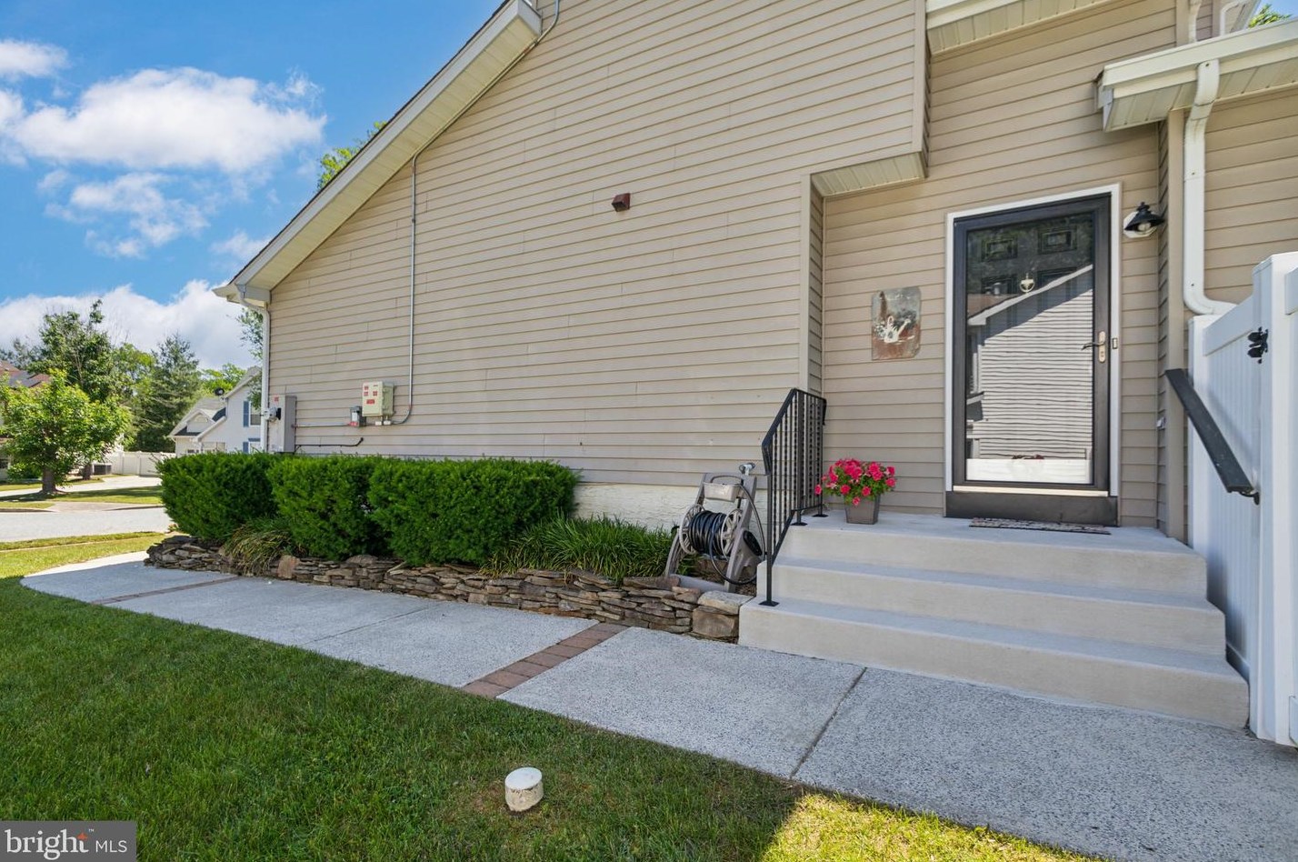 224 Foxboro Dr, Aura NJ 08028-3004 exterior