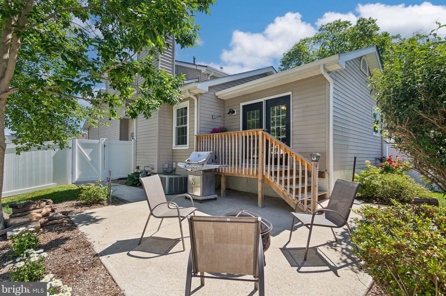 224 Foxboro Dr, Aura NJ 08028-3004 exterior