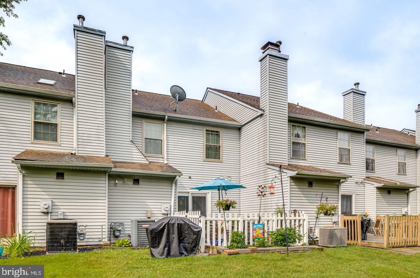 102 Brent Ct, West Deptford NJ  08086-2004 exterior