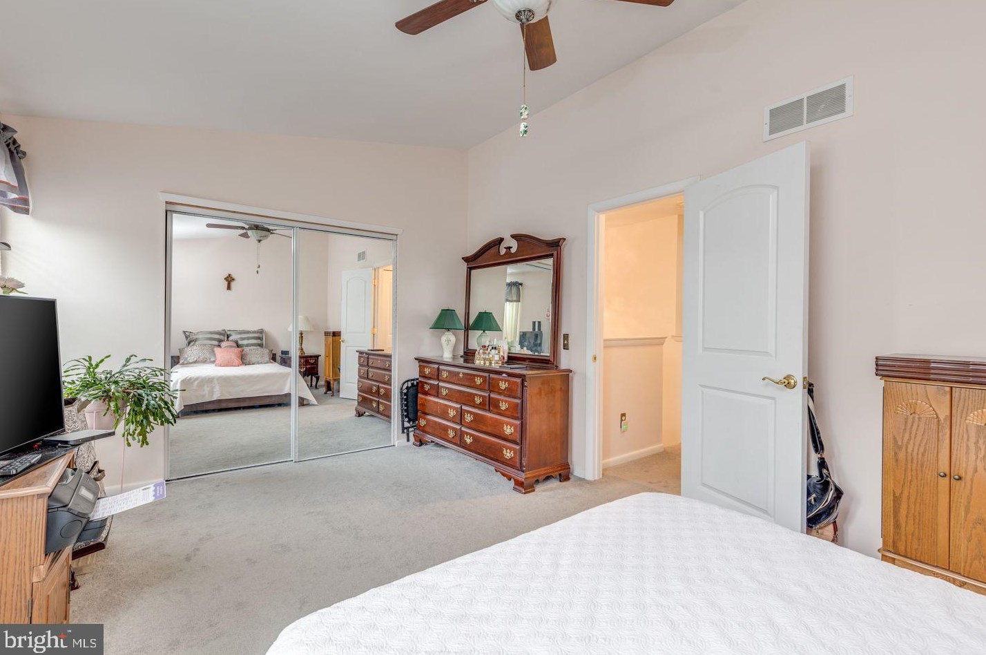 102 Brent Ct, West Deptford NJ  08086-2004 exterior