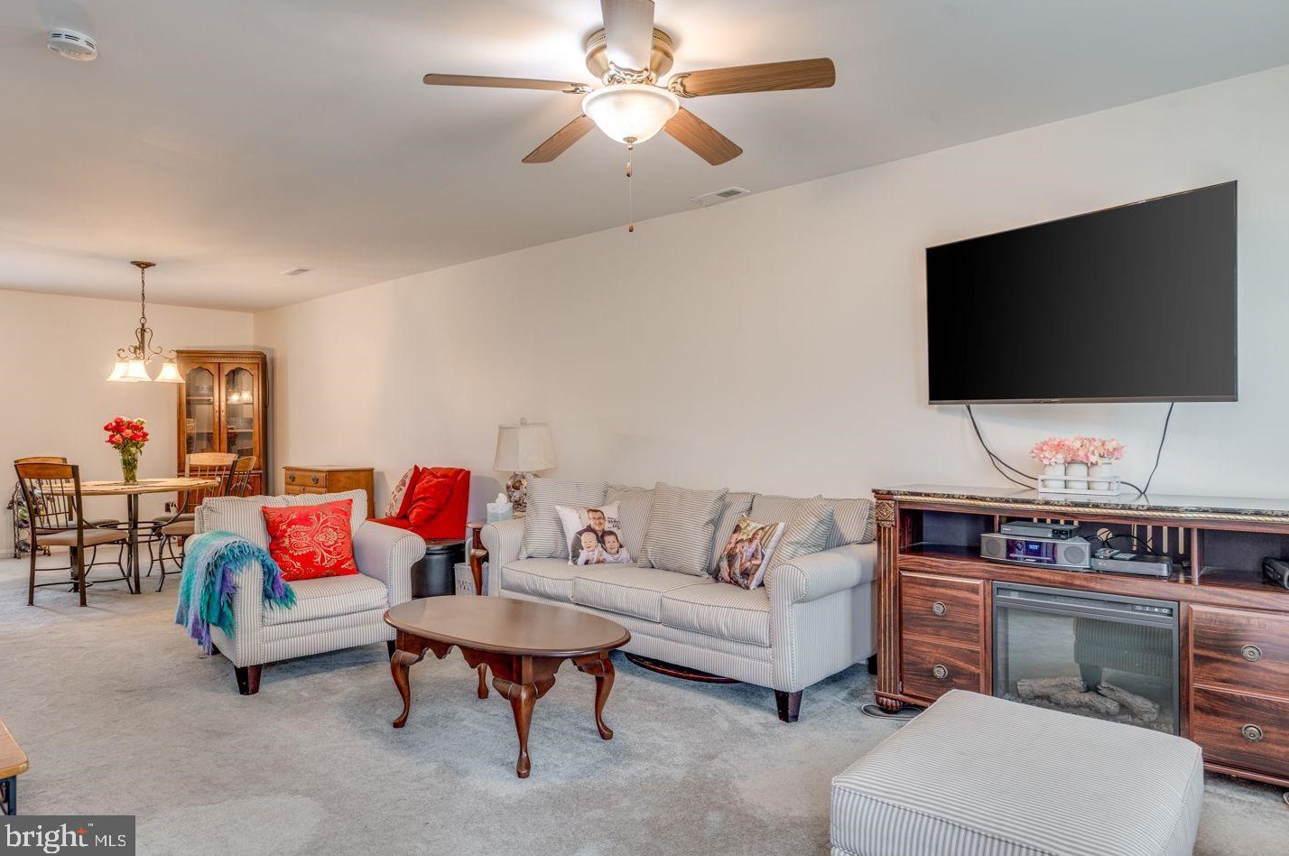 102 Brent Ct, West Deptford NJ  08086-2000 exterior