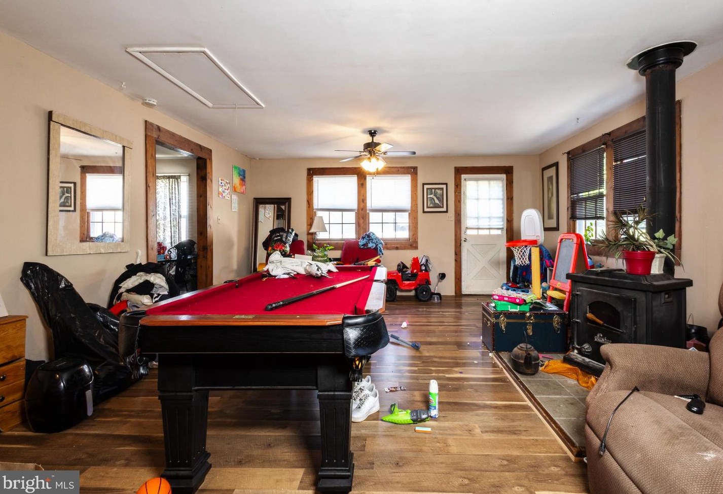 737 Washington Ave, West Deptford NJ 08096-3547 exterior