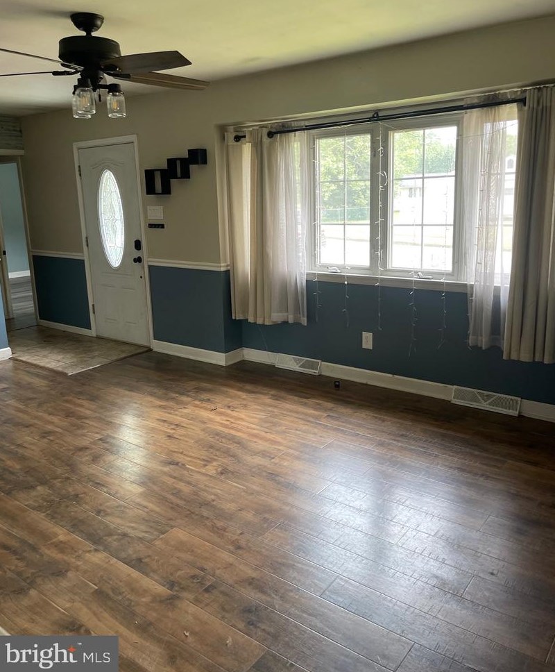 131 Military Dr, West Deptford NJ 08063-1556 exterior