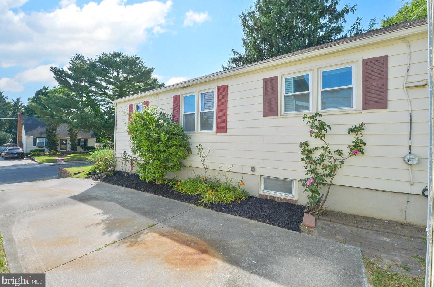 827 Lincoln Ave, Pitman NJ  08071-1972 exterior