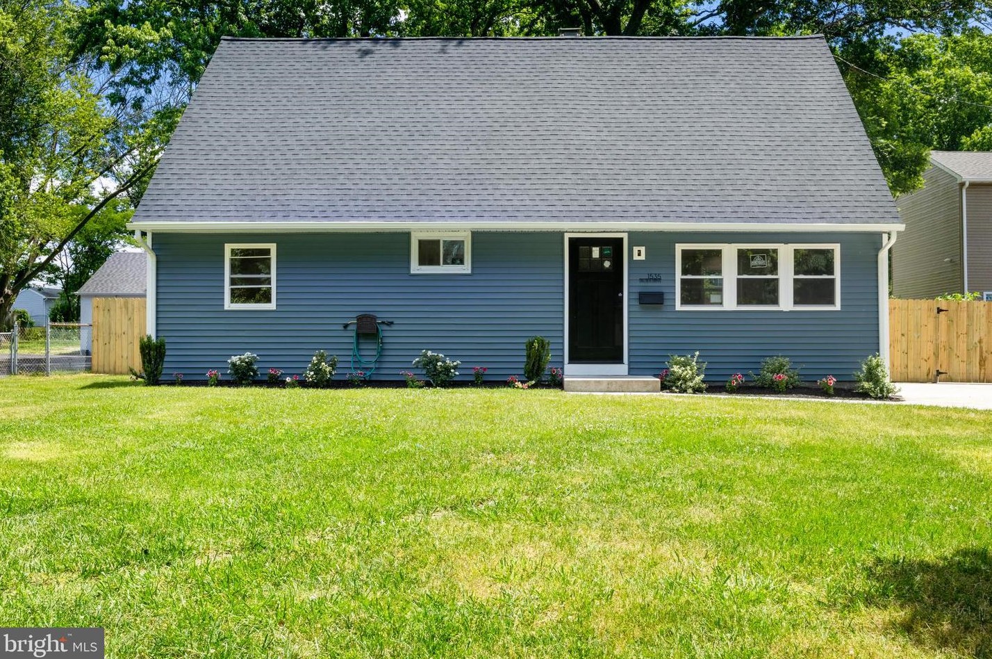 1535 Delsea Dr, West Deptford NJ  08096-4104 exterior