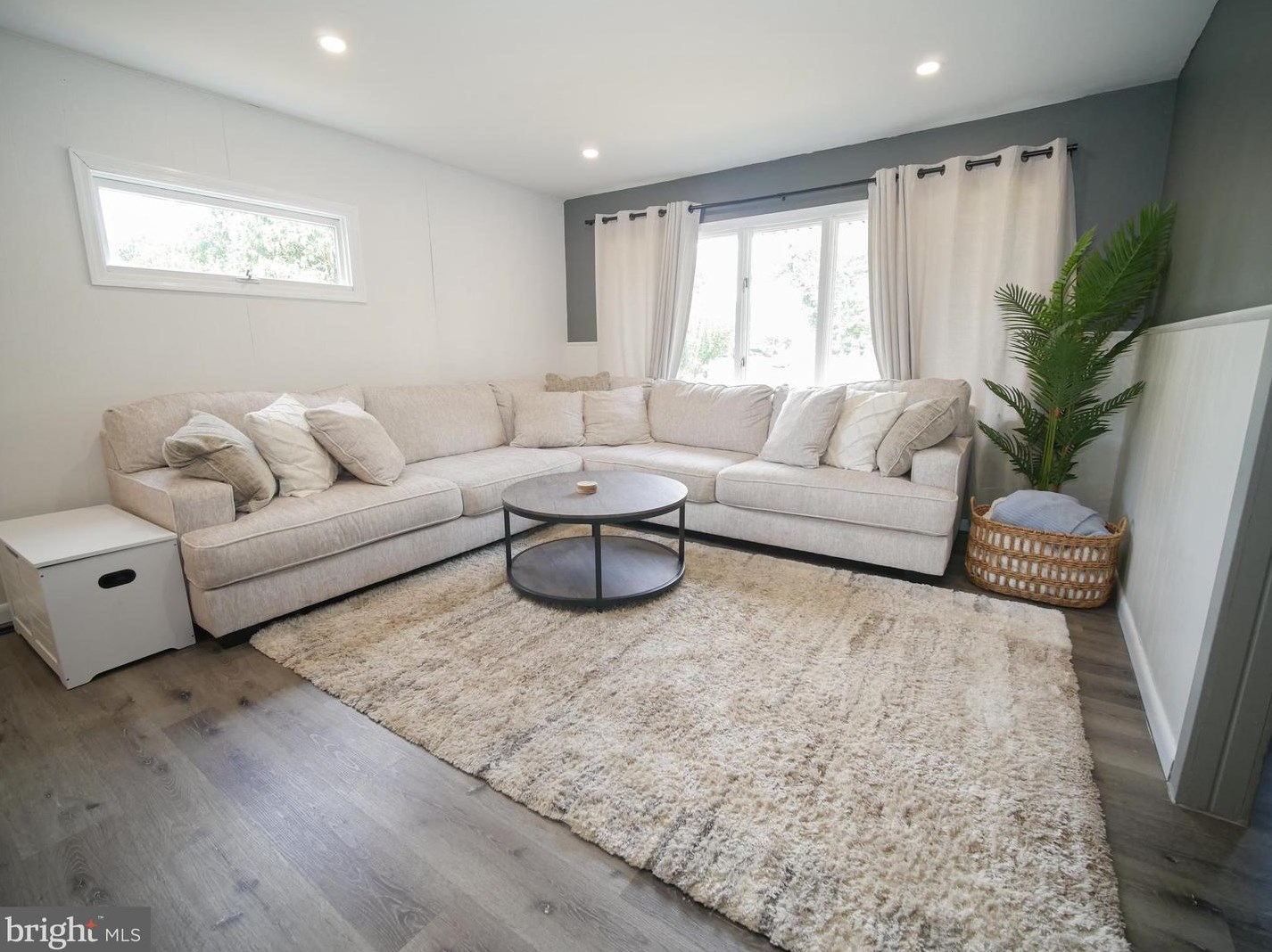 50 Holly Dr, West Deptford NJ  08096-3317 exterior