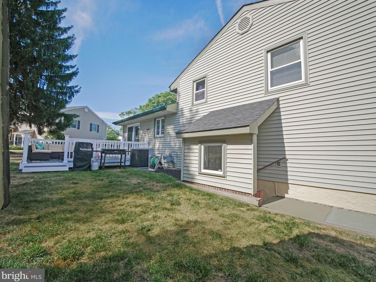 50 Holly Dr, West Deptford NJ  08096-3317 exterior