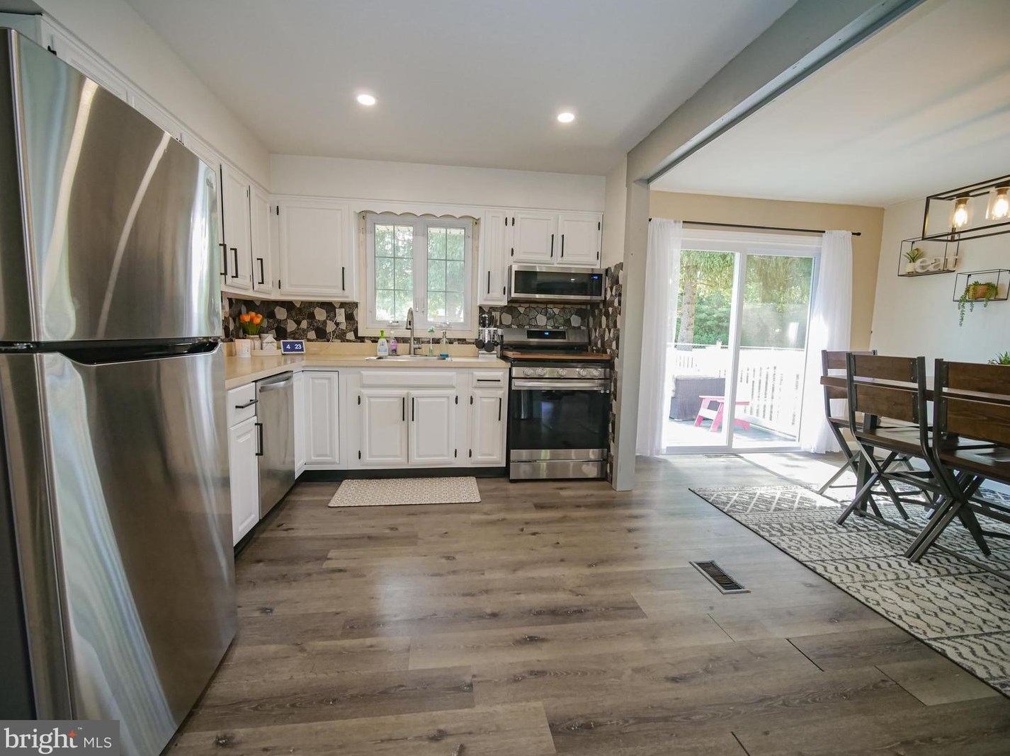 50 Holly Dr, West Deptford NJ  08096-3317 exterior