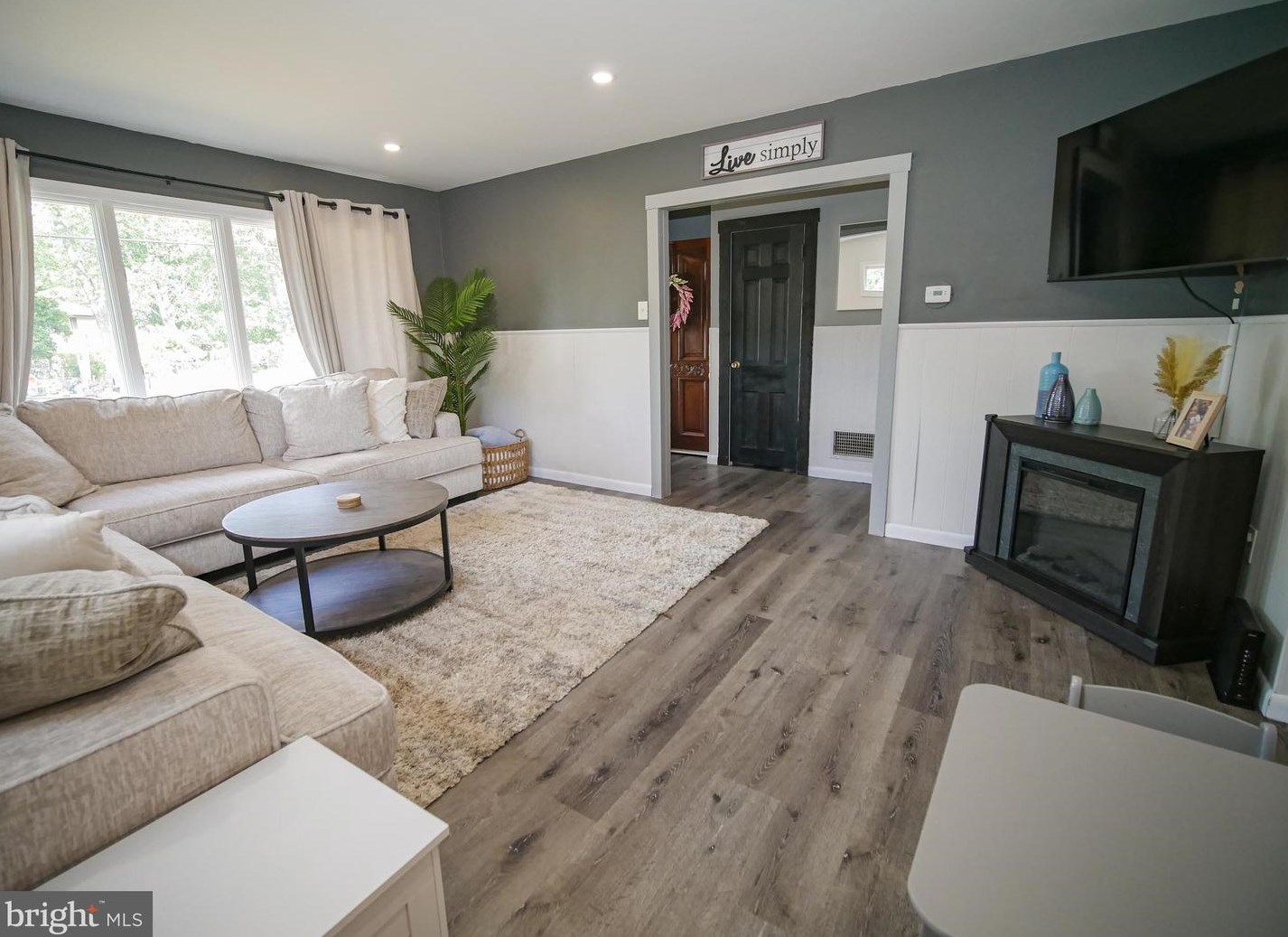 50 Holly Dr, West Deptford NJ  08096-3317 exterior