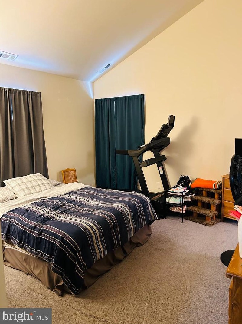 1059 Tristram Cir, West Deptford NJ  08051-2204 exterior