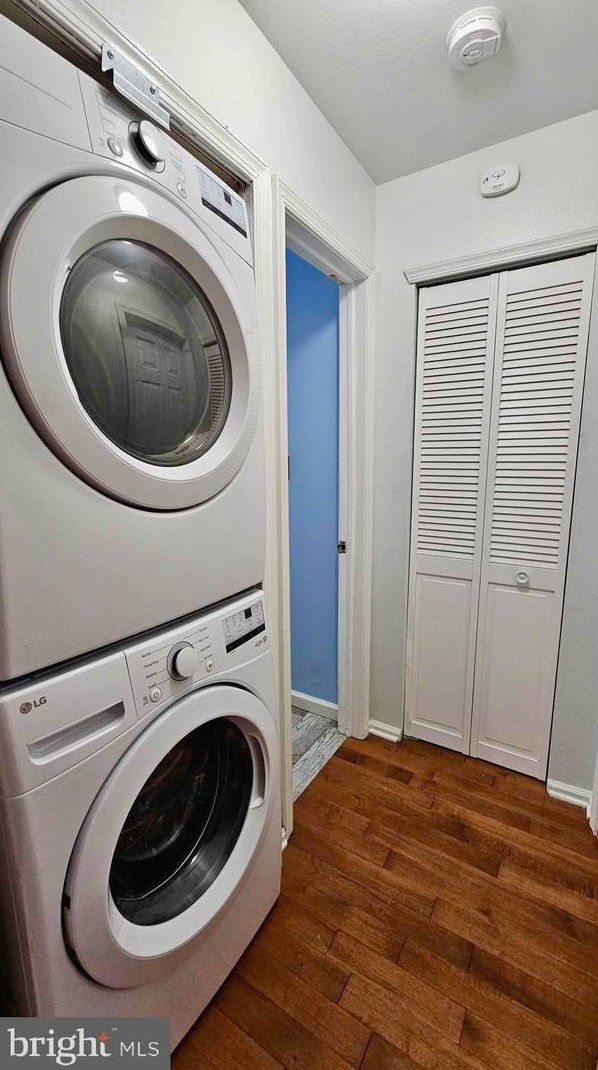 1195 Tristram Cir, West Deptford NJ  08051-2264 exterior