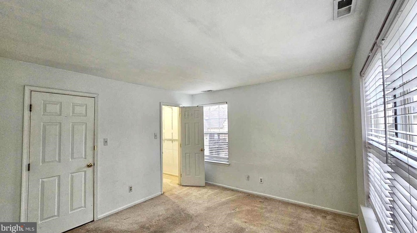 1195 Tristram Cir, West Deptford NJ  08051-2264 exterior