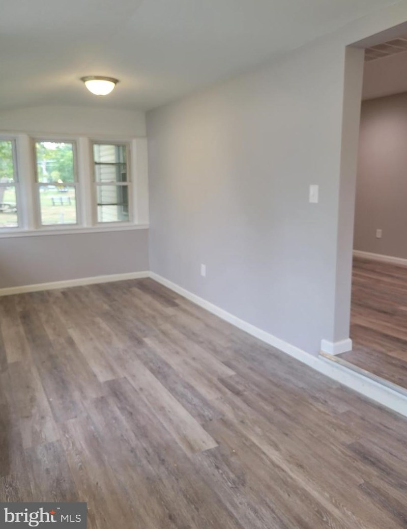 237 C St, Carneys Point Township NJ  08069-2103 exterior