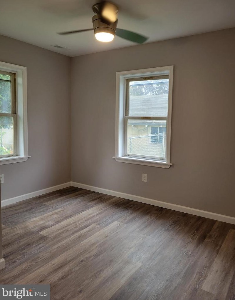 237 C St, Carneys Point Township NJ  08069-2103 exterior