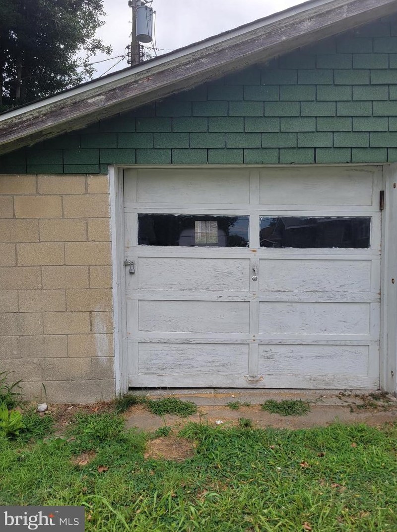 237 C St, Carneys Point Township NJ  08069-2103 exterior