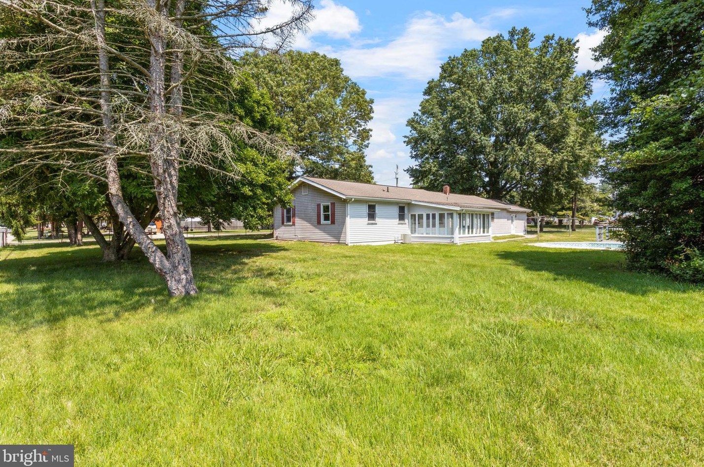 174 Morningside Dr, Pennsville NJ 08070-3046 exterior