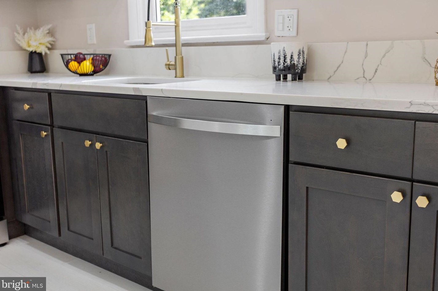 174 Morningside Dr, Pennsville NJ 08070-3046 exterior