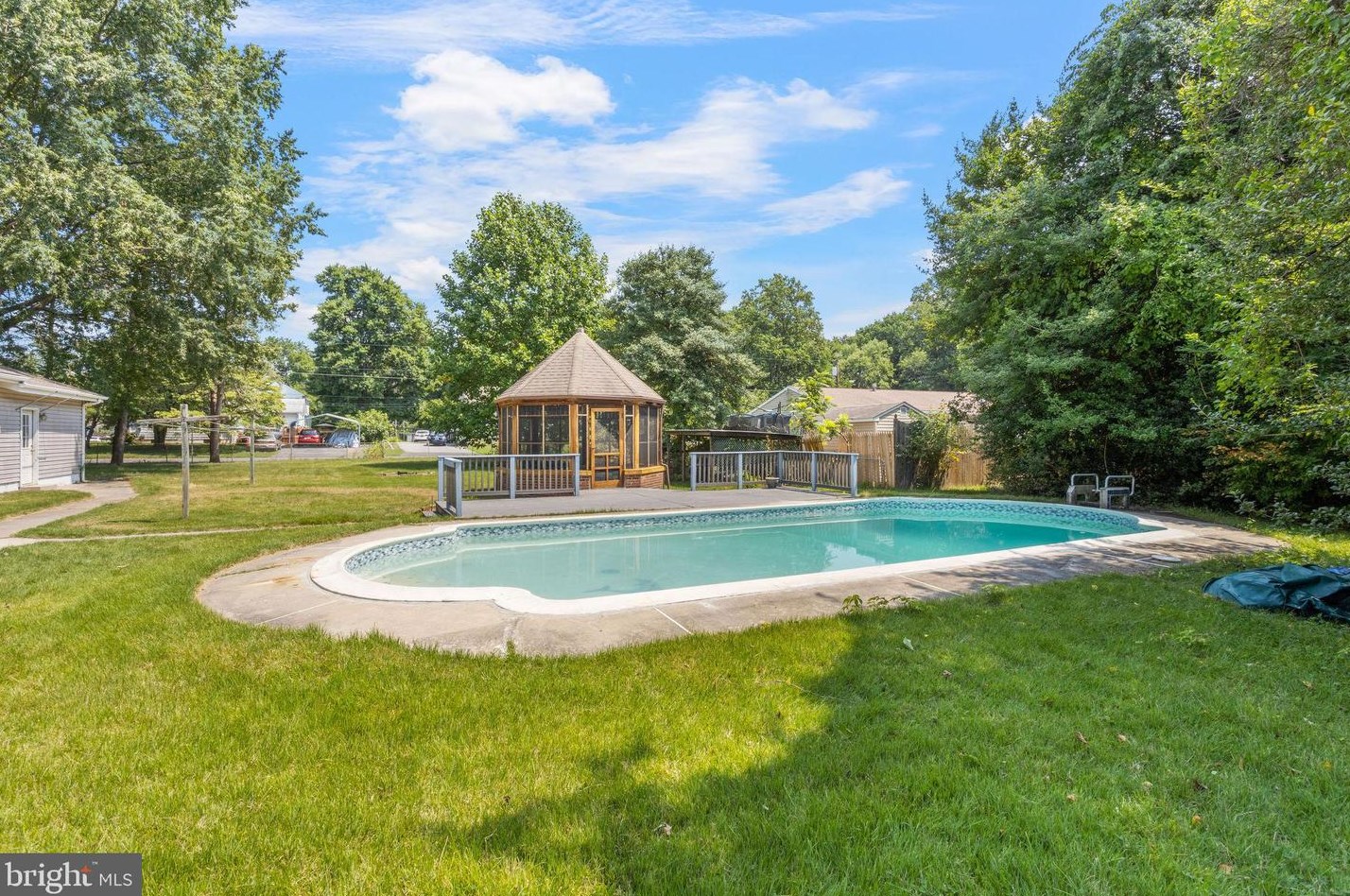 174 Morningside Dr, Pennsville NJ 08070-3046 exterior