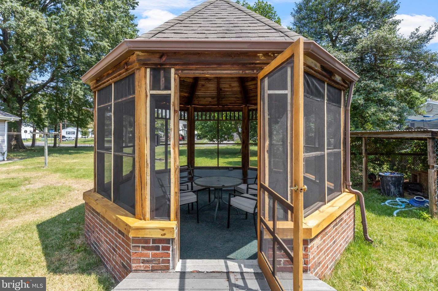 174 Morningside Dr, Pennsville NJ 08070-3046 exterior