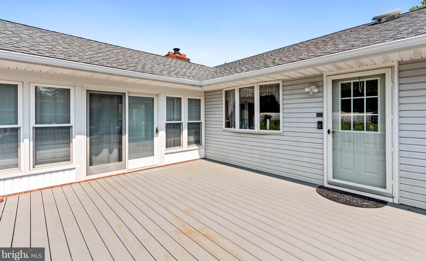 335 Pittsfield St, Pennsville NJ 08070-1924 exterior