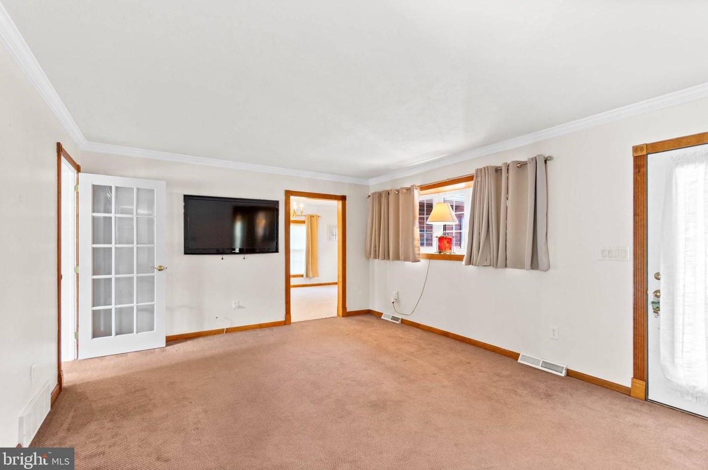 335 Pittsfield St, Pennsville NJ 08070-1924 exterior