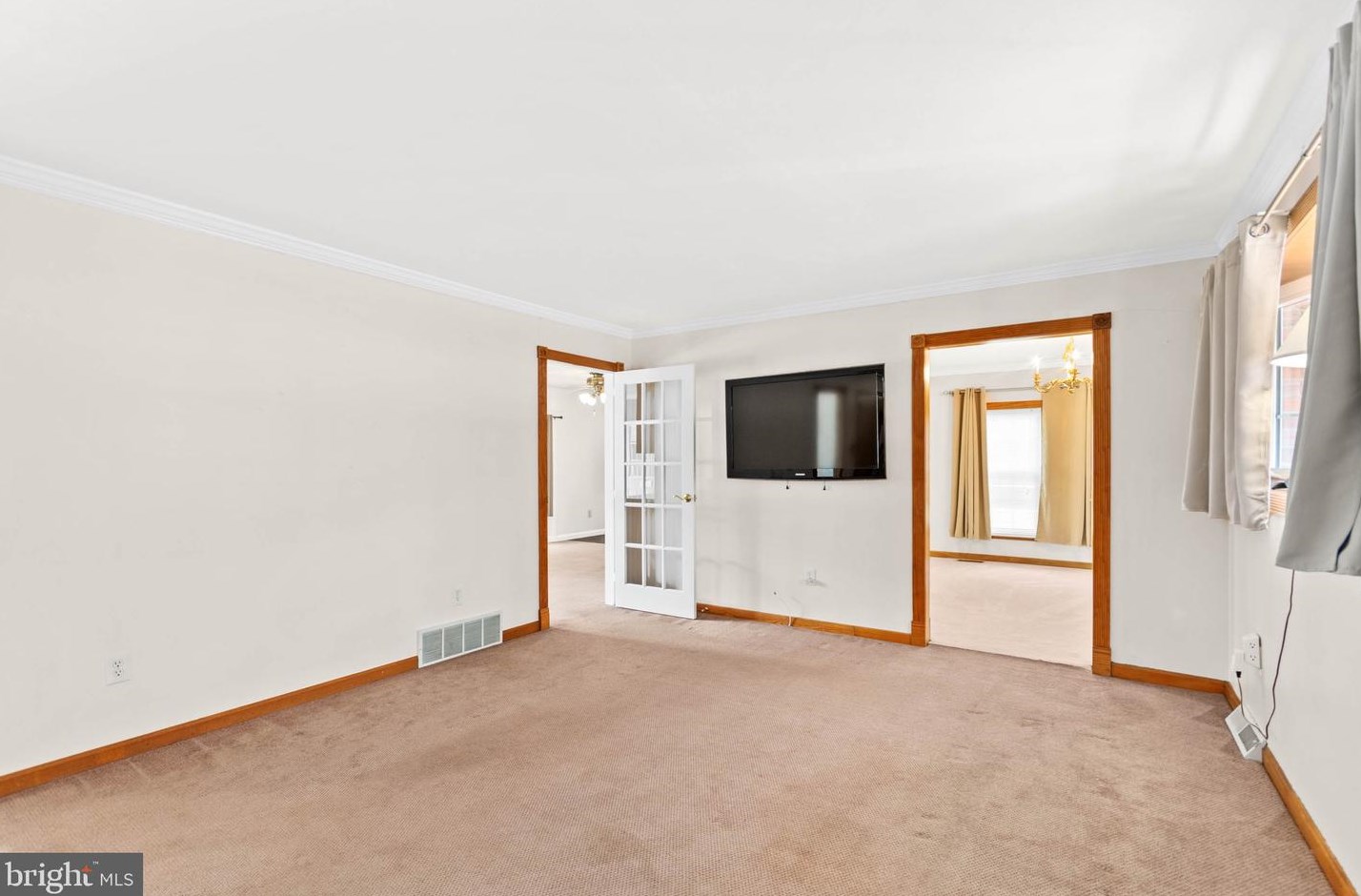 335 Pittsfield St, Pennsville NJ 08070-1924 exterior