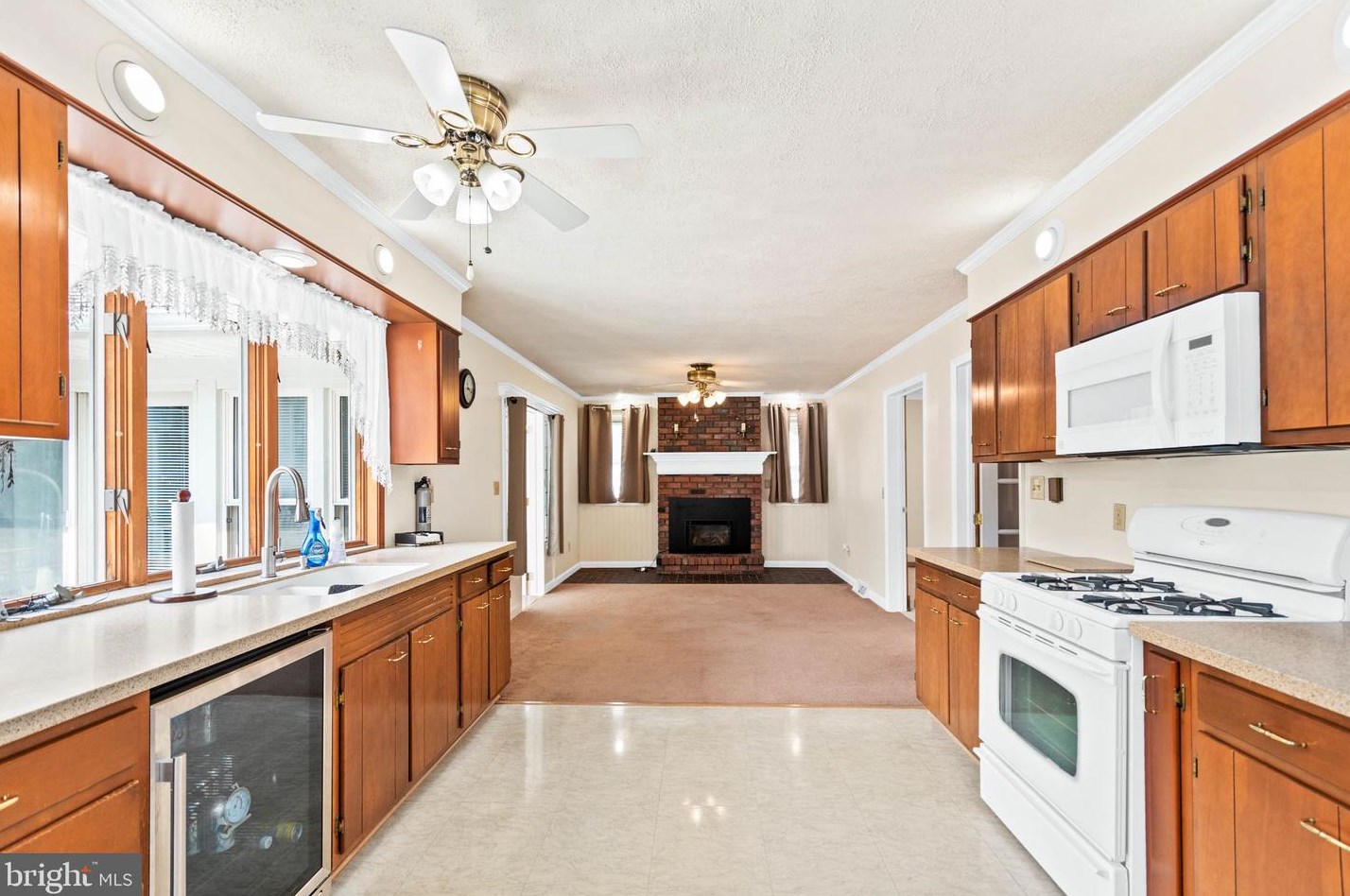 335 Pittsfield St, Pennsville NJ 08070-1924 exterior