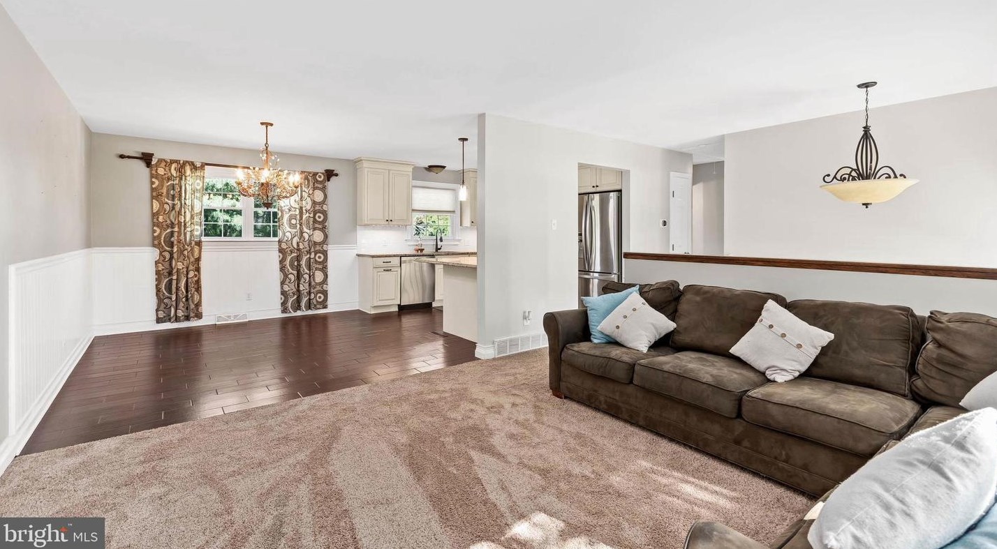 124 Riv Dr Ave, Pennsville NJ 08070-2247 exterior