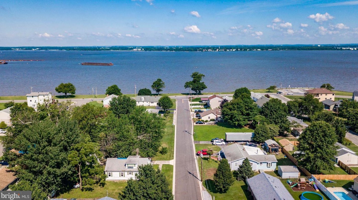 124 Riv Dr Ave, Pennsville NJ 08070-2247 exterior