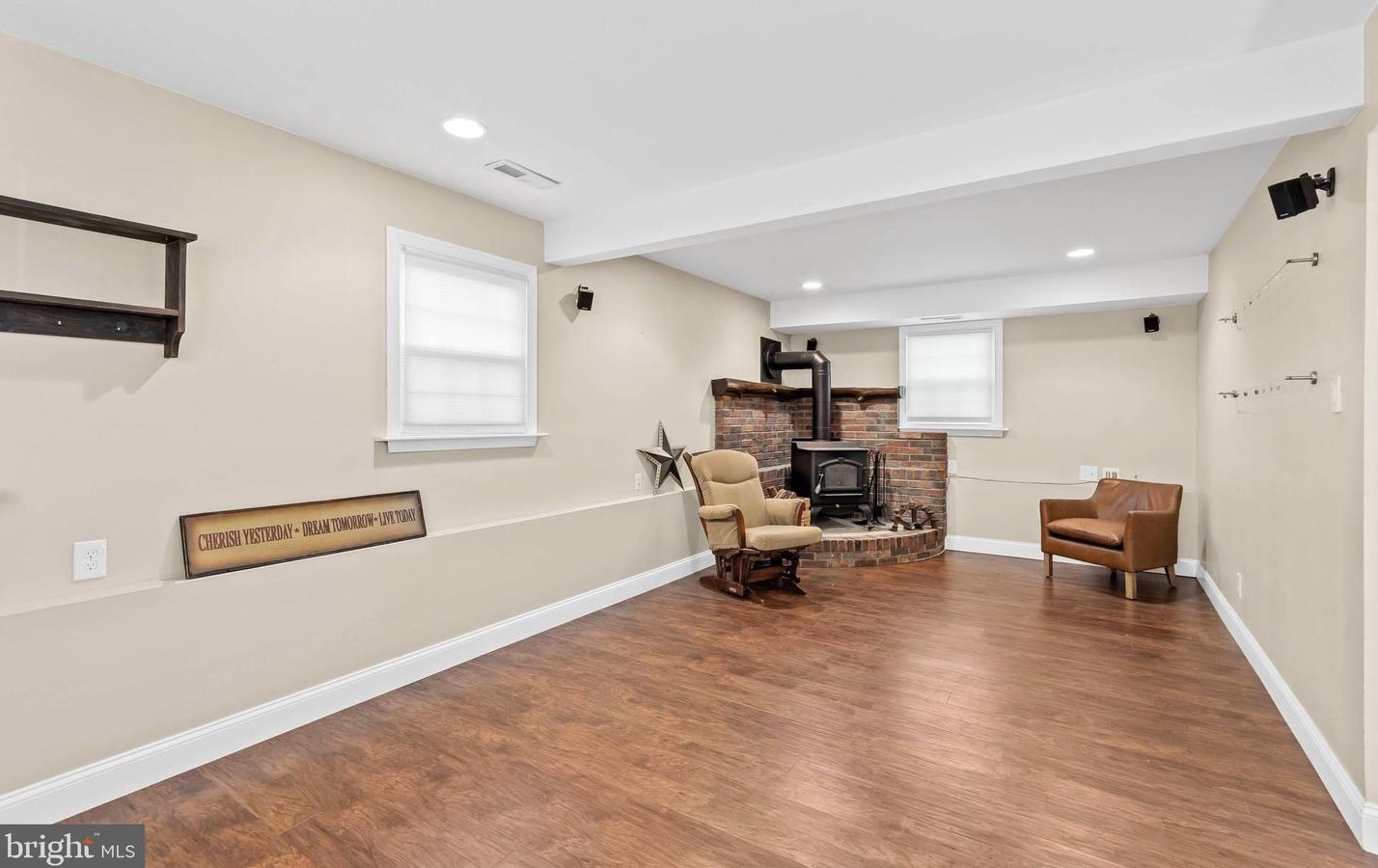 124 Riv Dr Ave, Pennsville NJ 08070-2247 exterior