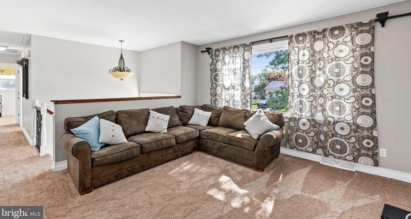 124 Riv Dr Ave, Pennsville NJ 08070-2247 exterior